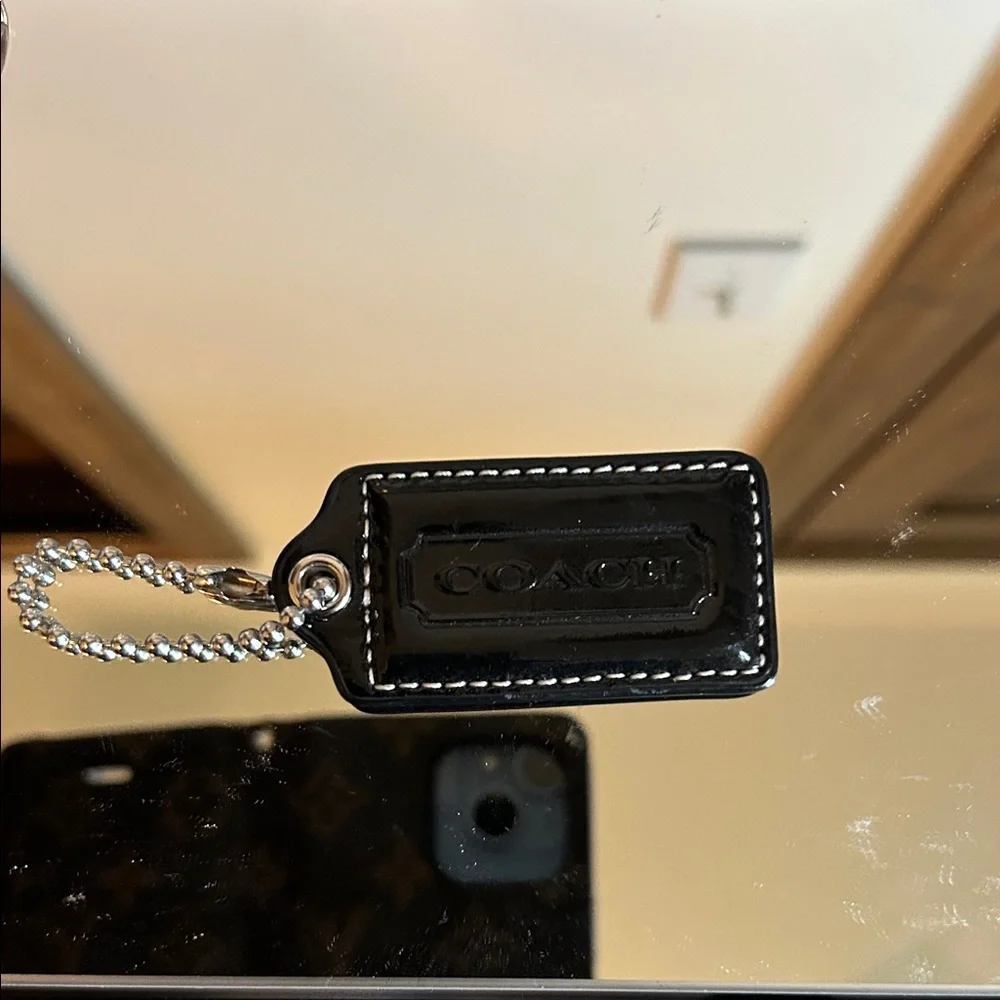 Coach patent leather Black hang tag and White Flower Keychain - Picture 5 of 6
